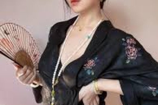 网红密子君吃播“翻车”被质疑“又当又立”网友：好感全无